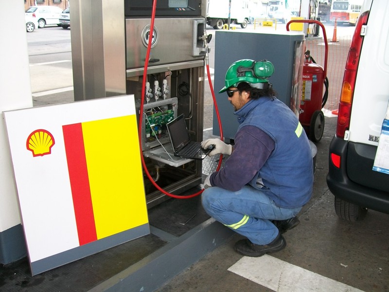 mantenimiento-de-surtidor-de-gasolina